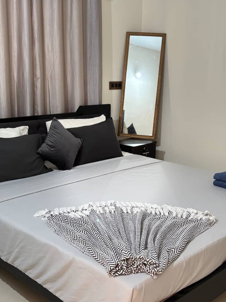 Bedroom 1 image 4