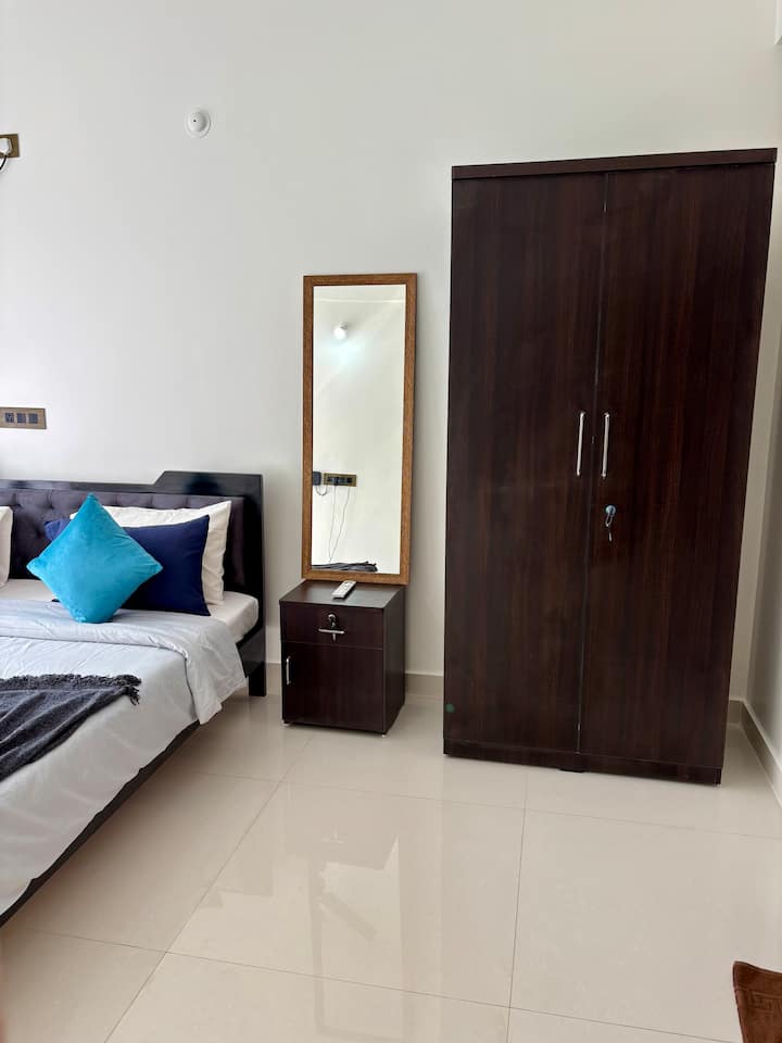 Bedroom 1 image 3