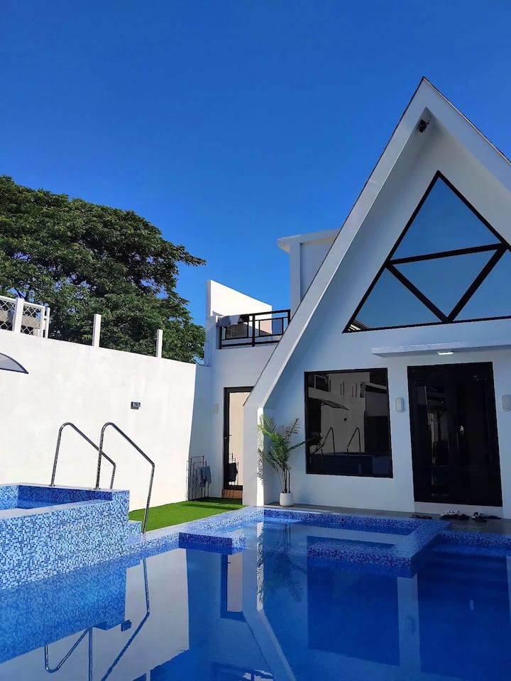 The Prism Cabin - Private Resort in North Caloocan