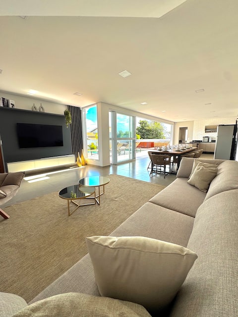 Imóvel de sucesso: Beautiful House with Balcony in Riviera de Santa Cristina Xlll em Paranapanema