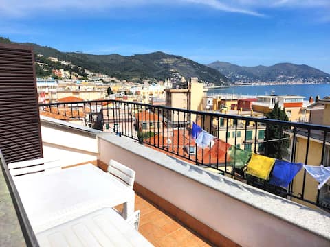 Terrace with a view of the sea in Laigueglia