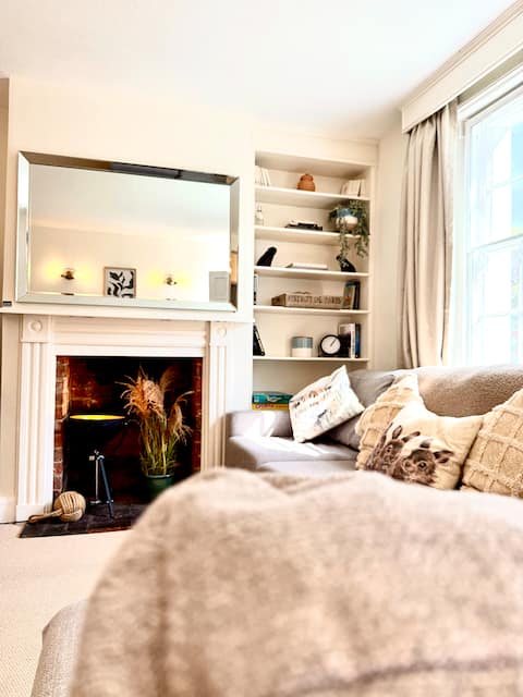 Cottage : Chichester walk in 30 seconds