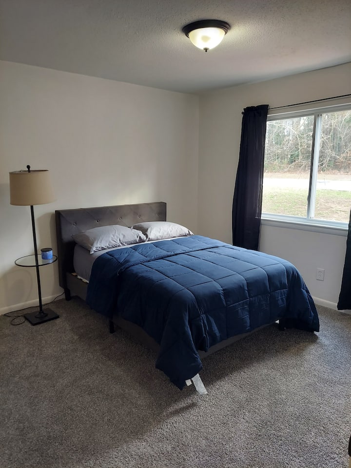 Სამოთხის ლურჯი ოთახი 

Ეს არის Queen ‑ ის საწოლის ცალკე ოთახი.  
Კარის ციფრული საკეტი. 
Საკიდები ხელმისაწვდომია.