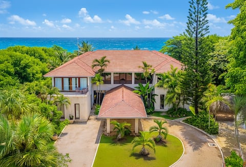 Beachfront Villa in Orchid Bay-Cabrera