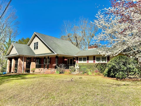 Spacious 3 bd Home with Office, GameRoom & Balcony