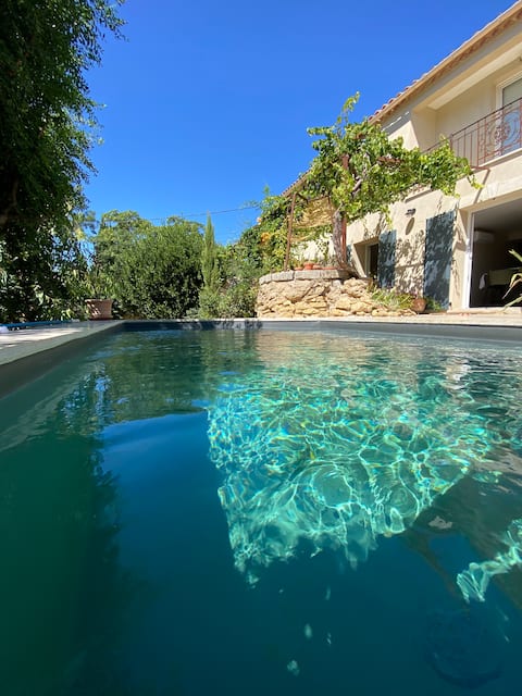 Renovated Mas house with swimming pool and private garden
