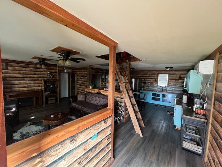 Rustic Retreat Cabin - Texas City, TX
