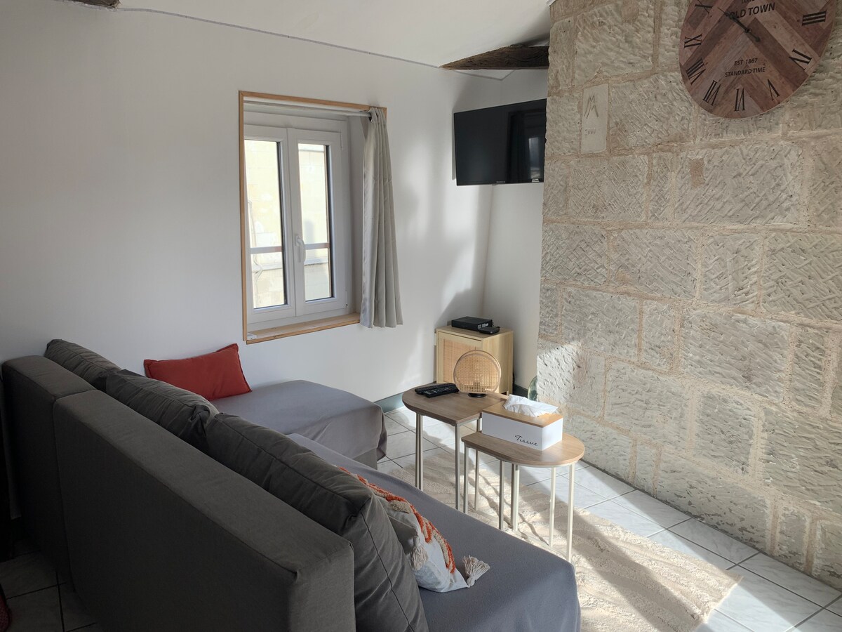 Top Airbnb: •Apartment with castle view• in Saumur