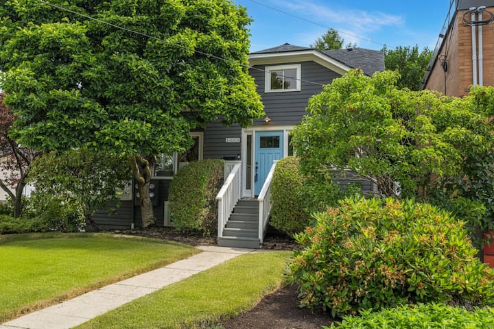 Queen Anne Home near Seattle Center, Downtown, SLU