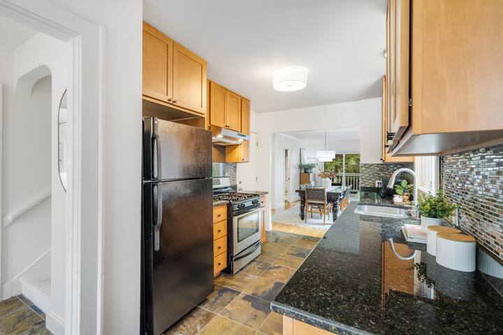 Queen Anne Home near Seattle Center, Downtown, SLU gallery image 5