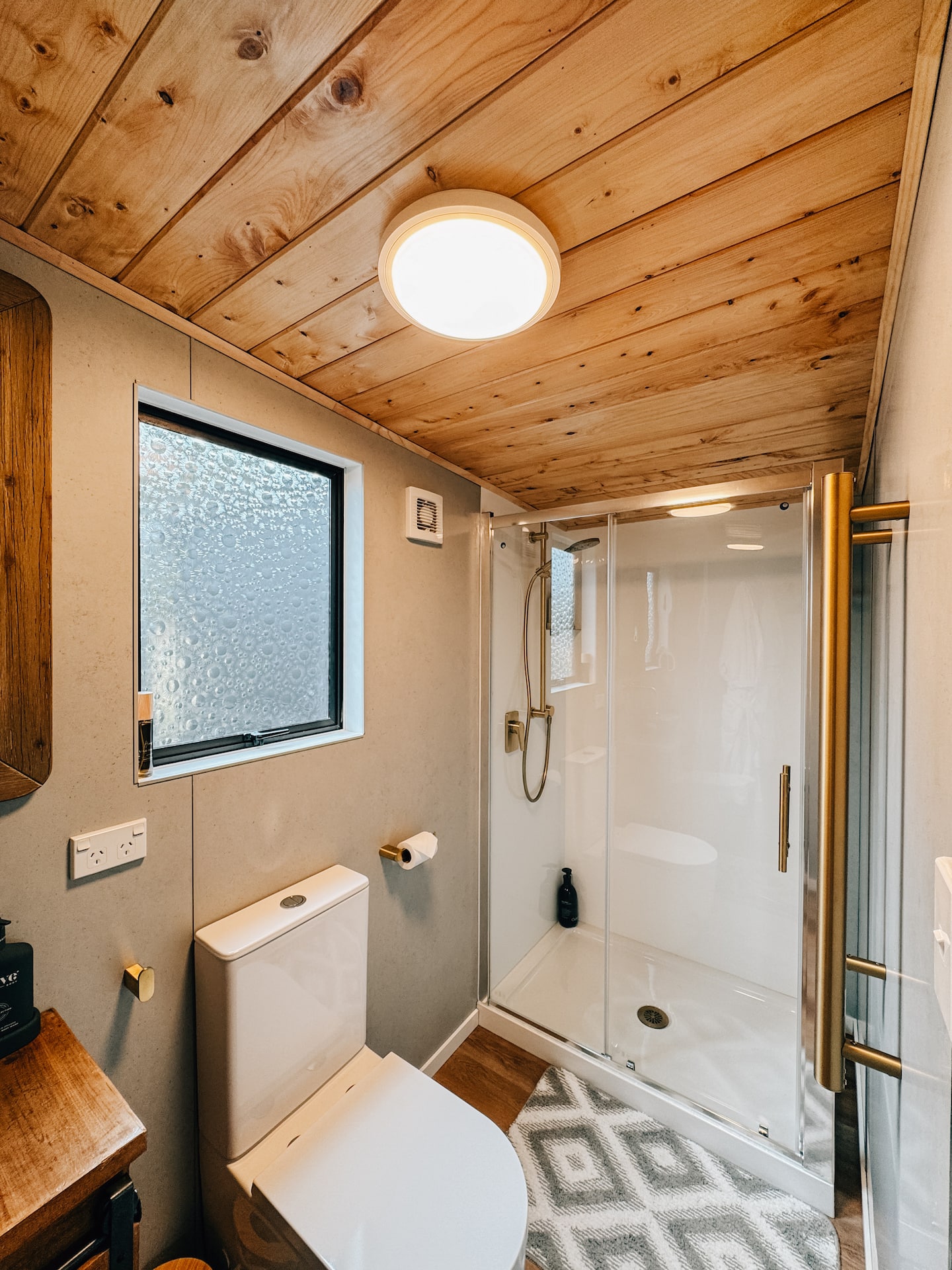 Cosy Alpine View Cabin 3