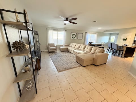 Top performing Airbnb: Large 1 Story-Perfect For Lackland BMT Graduation! in San Antonio