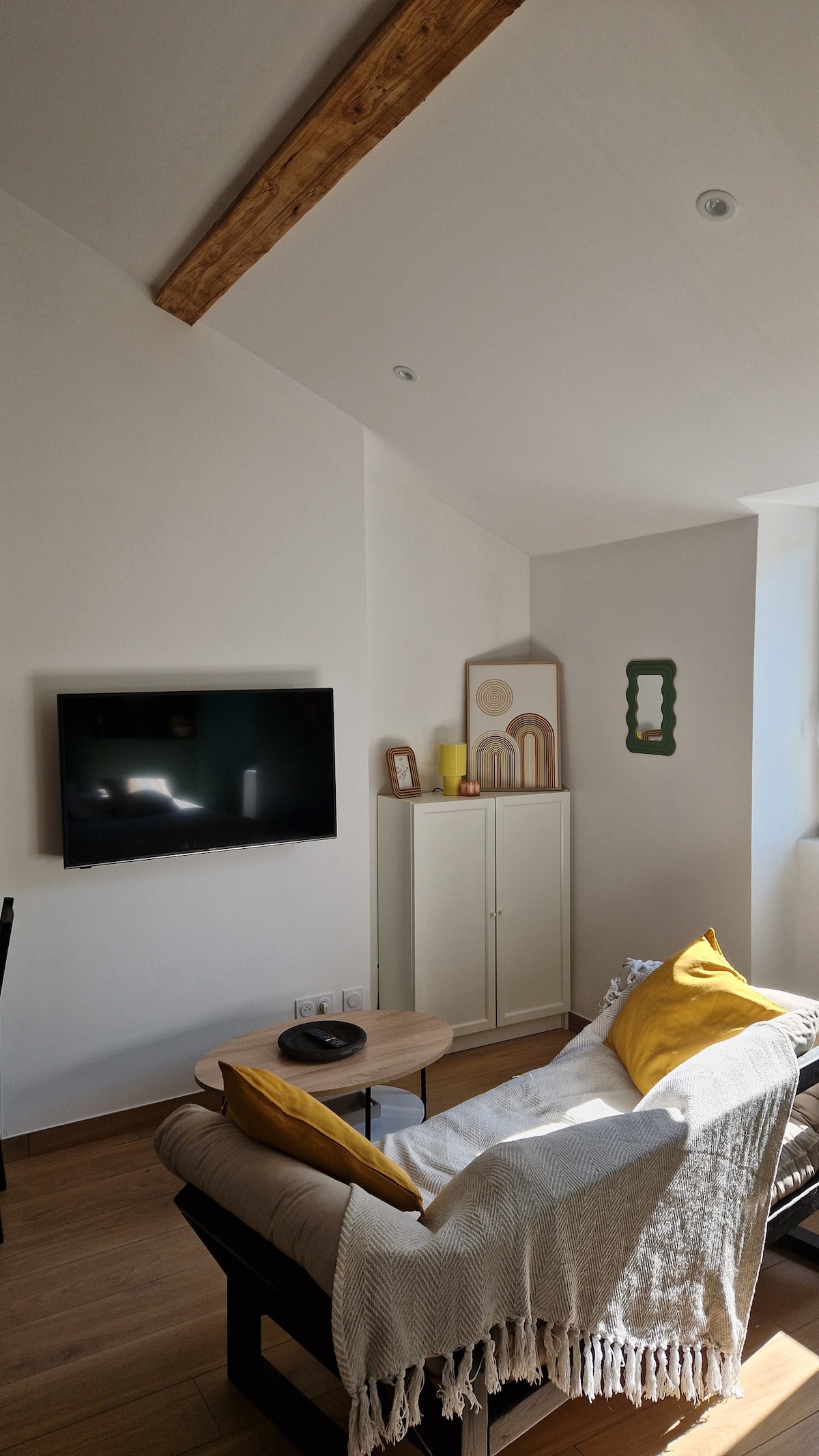 Top performing Airbnb: Vienne New Studio & Central in Vienne