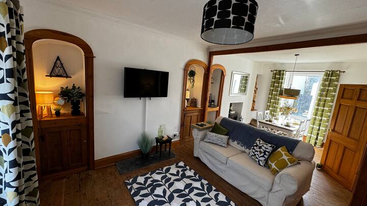 Pembrokeshire 2 Bed Townhouse With Decking - Pembroke Dock