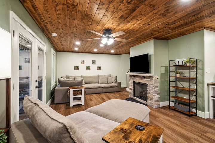 Mtn Retreat W/ Fire Pit & Games - Ellijay, GA