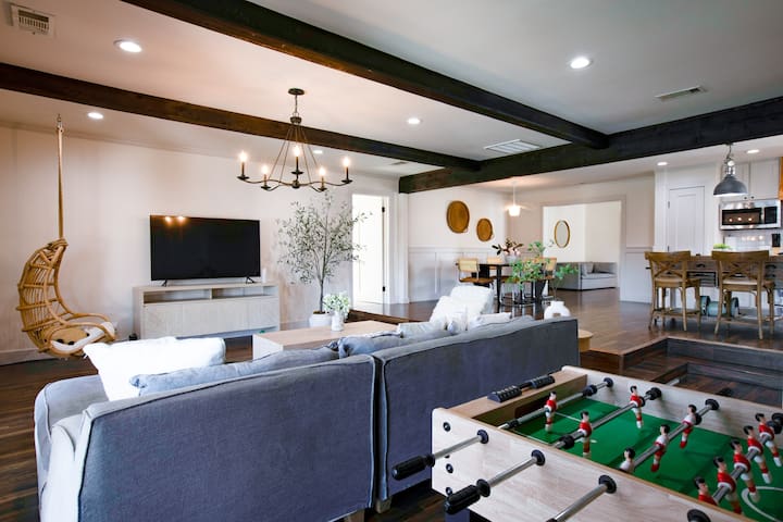 Upscale 3BR w/ Yard Games + Heated Pool + Hot Tub gallery image 3