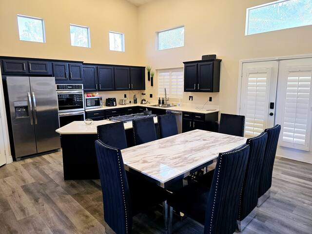 A Comfort Luxury Property! gallery image 5