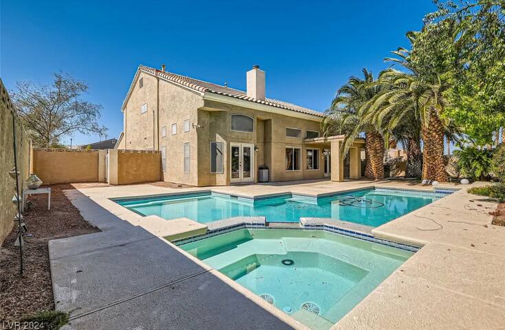 A Comfort Luxury Property! gallery image 2