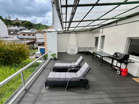 • Billiards • Air Hockey • Kingsize Beds • BBQ