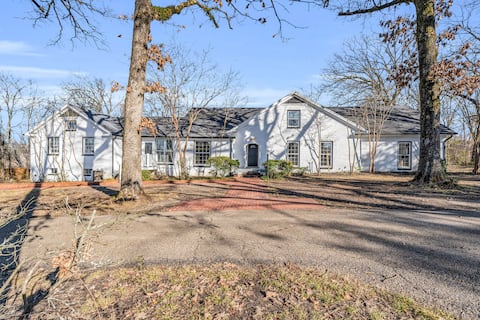 Tupelo Manor 6 bed/ 5 bath