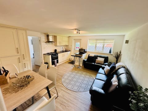 Popular Airbnb listing: Ivy House Apt 3 bed all ensuite in Chorley