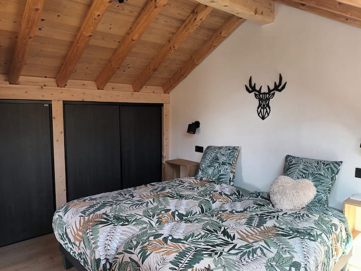 Enjoy two 90 cm beds that can be combined into 180 cm if needed! You have two large duvets on each bed to be comfortable!