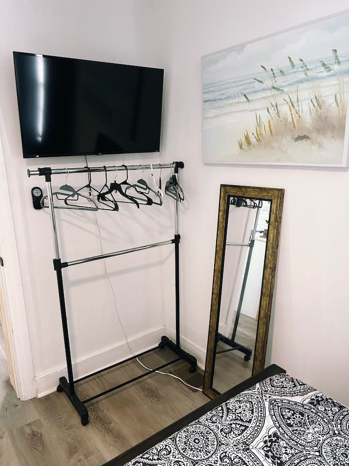Coastal Charm | 1br Jacksonville Beach Escape - Neptune Beach, FL