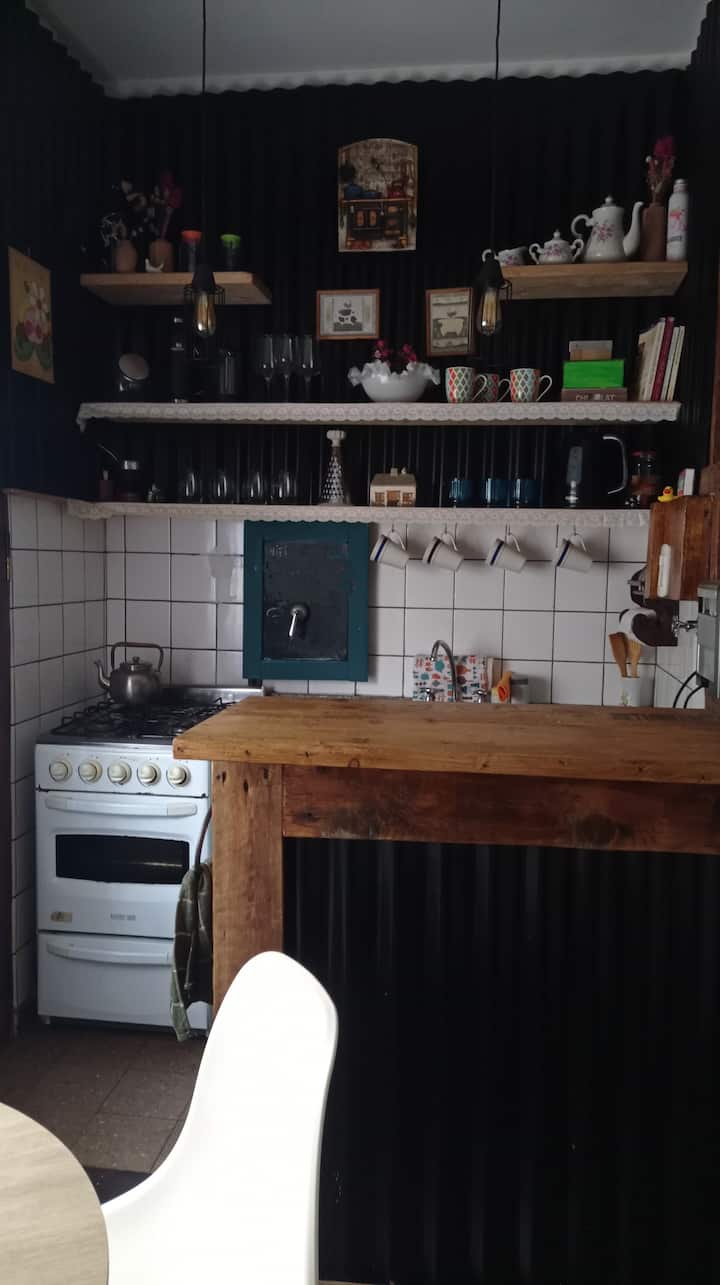 Kitnet no centro de Martínez