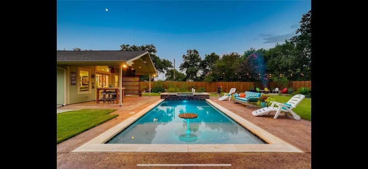 Gorgeous 4 Bedroom Home w/ Pool, Game Room, Gym - Houses for Rent in ...