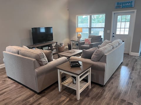 Top Airbnb: Emerald Coast Cottage in Navarre