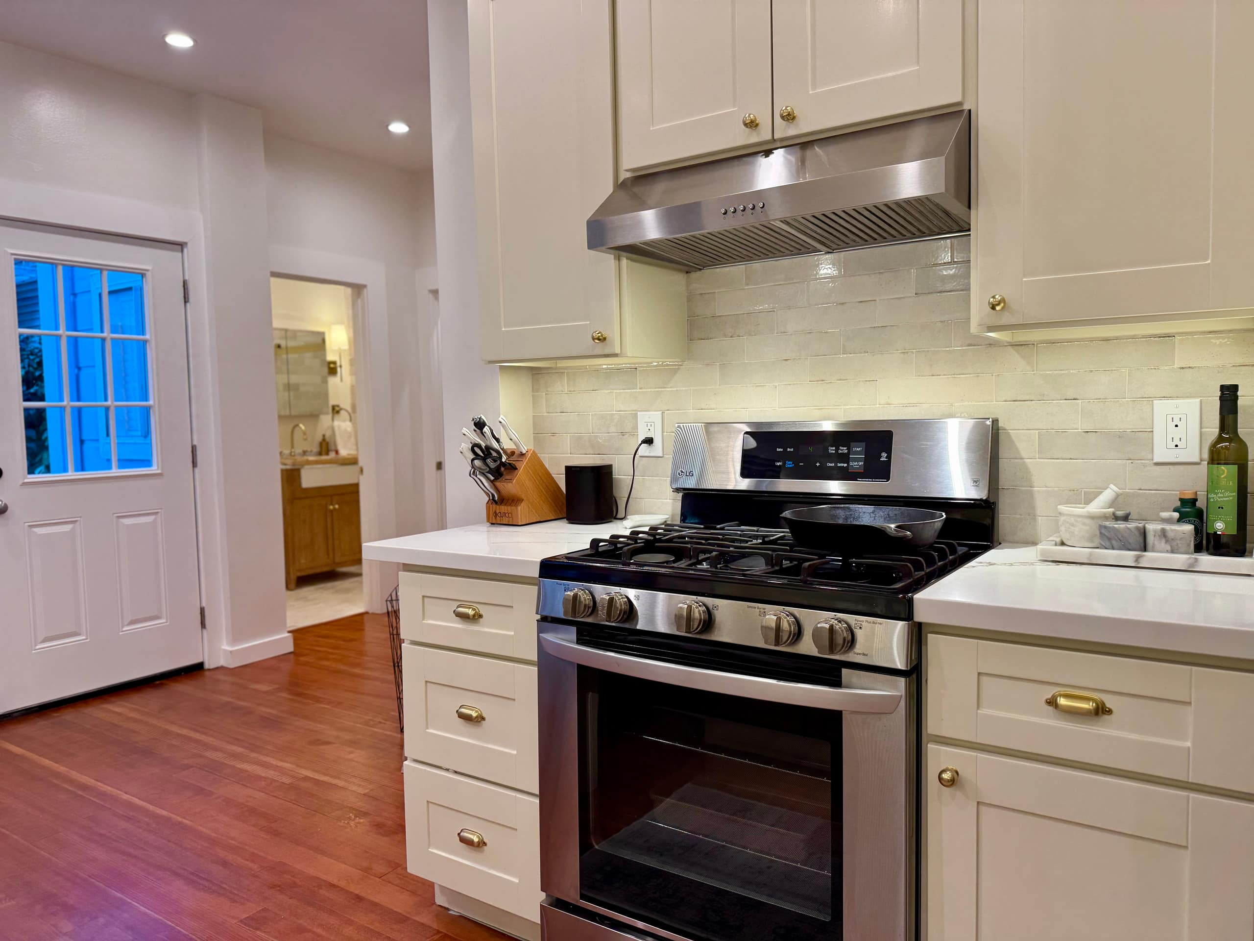 Condo in San Francisco · ★5.0 · 2 bedrooms · 2 beds · 2 baths - Image 8