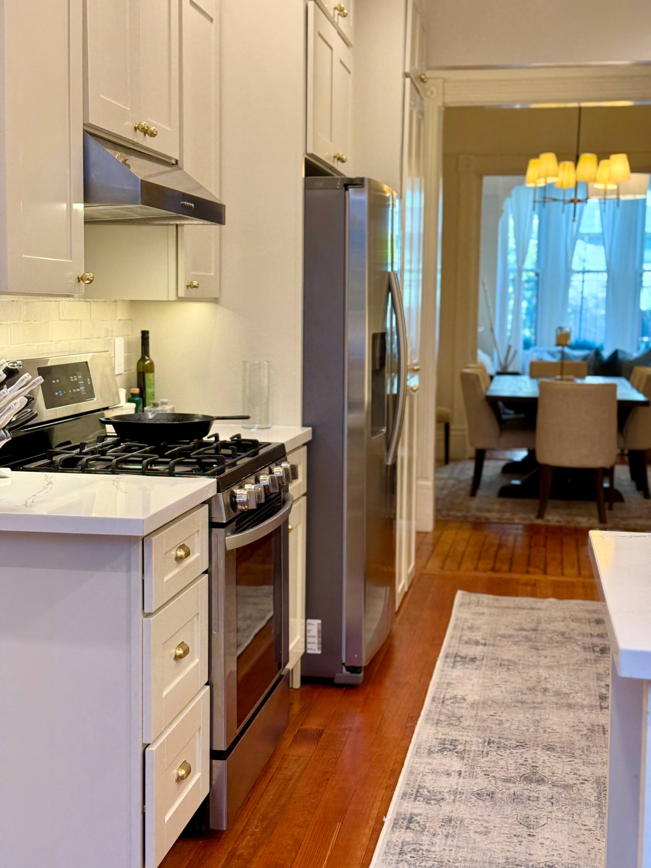 Condo in San Francisco · ★5.0 · 2 bedrooms · 2 beds · 2 baths - Image 12