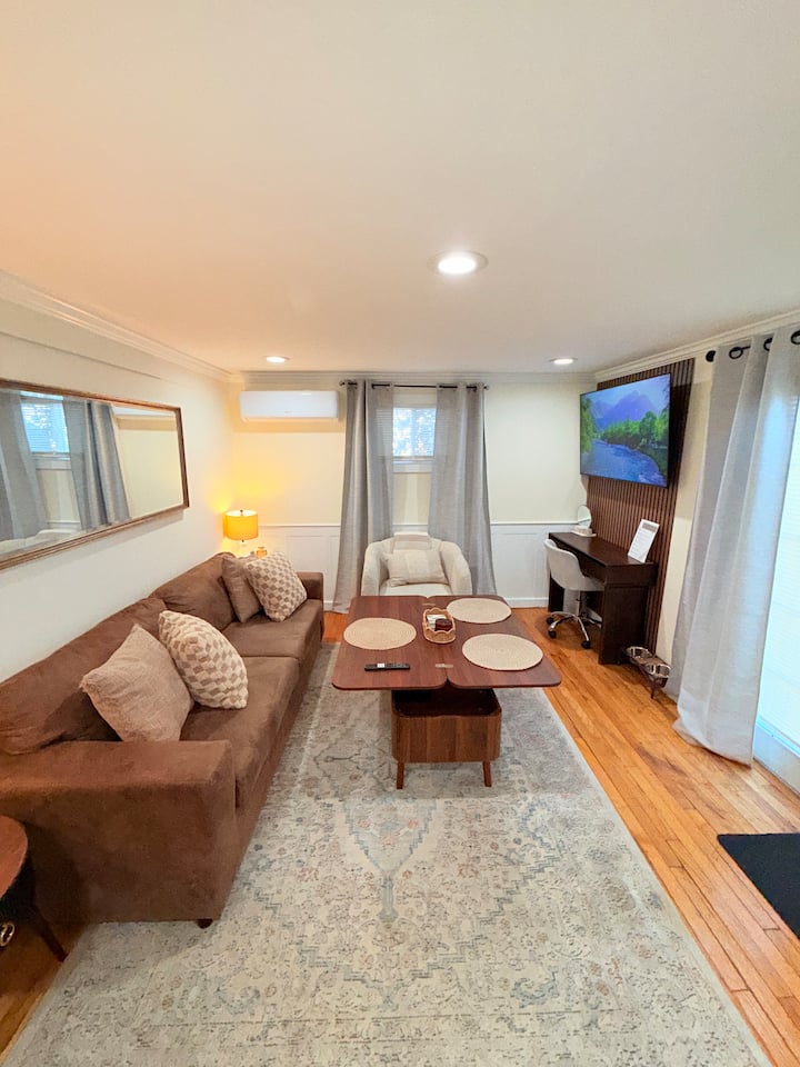 Carmen’s Guest Suite Near Route 110 - Massapequa, NY