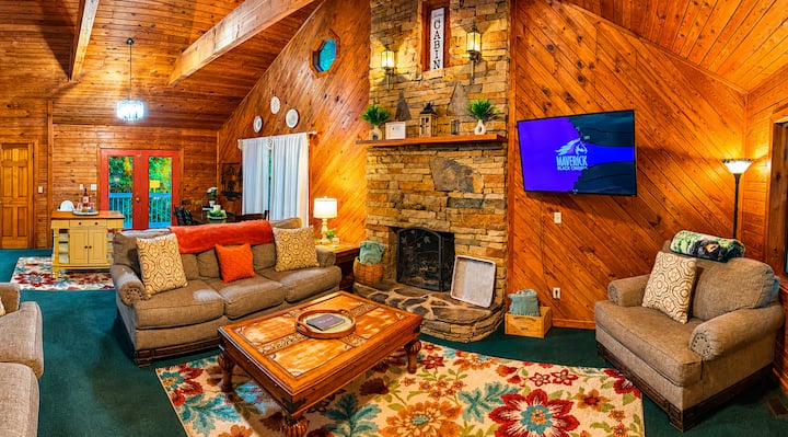 Luxury Cabin*hot Tub*fire Pit*game Room*bears - Gatlinburg, TN