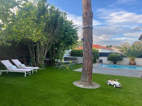 House with secure swimming pool and private Jaccuzi