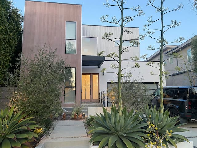 Modern house beautiful design