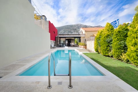 Classy Villa, 3 BD, 2 BA, private pool, charming