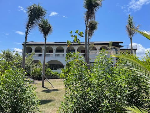 Hyssop House “Casa Tercero” Beach House