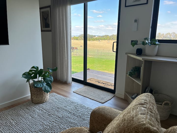 Stable & Oak- Farm Stay, Fire Pit, Wi-fi - Warragul