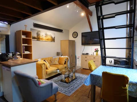 Top performing Airbnb: The Little Engine House Beautiful and Private! in Matlock Town