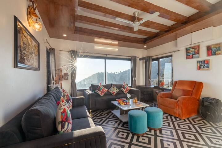 Mountain Escape W/ Fireplace & Balcony - Dhanaulti