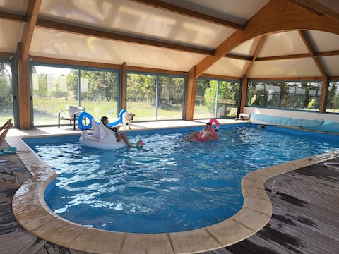 House with heated indoor pool and pool table for 8 people