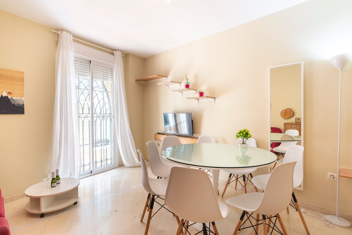 Top Airbnb: New GR0-flat private backyard in Málaga Center in Olletas