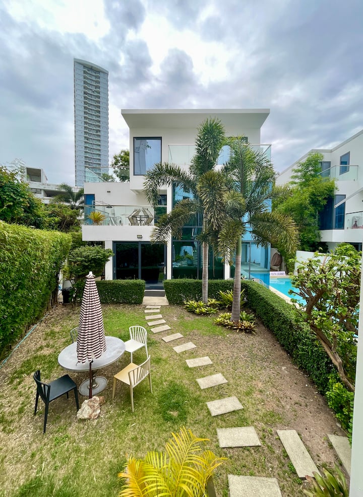 Youth Journey Six-bedroom Villa - Pattaya City