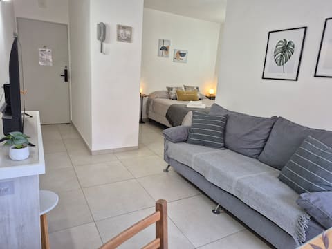 Anuncio de Airbnb popular: Atmosphere meters from the beach, very touristy area. en Partido De General Pueyrredón