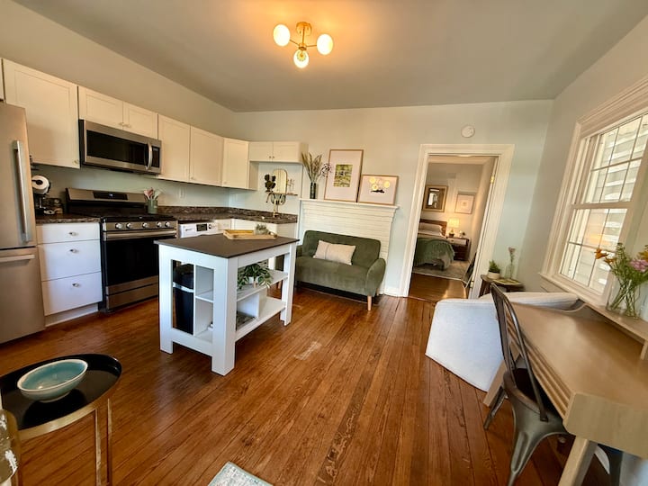 Adorable Railroad Cottage In Oregon Hill - Virginie