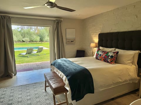 Hartland ensuite Queen Room with Pool View