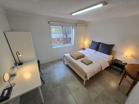Bedroom 4 / 15 mins to city, near to QUT
