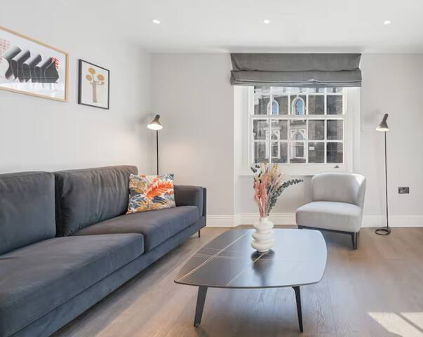 AC | Luxury Stylish 2BR/3BA Townhouse Hampstead gallery image 3