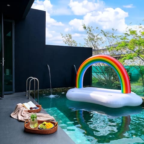 Cyberjaya Puchong Pool Villa | Sleeps 16-20 Guests